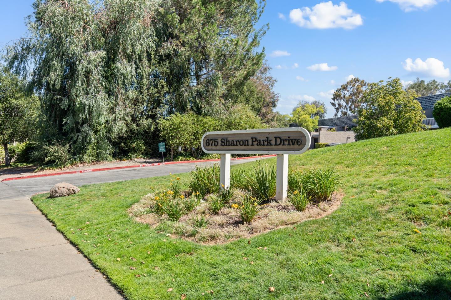 Detail Gallery Image 2 of 62 For 675 Sharon Park Dr #101,  Menlo Park,  CA 94025 - 2 Beds | 2 Baths