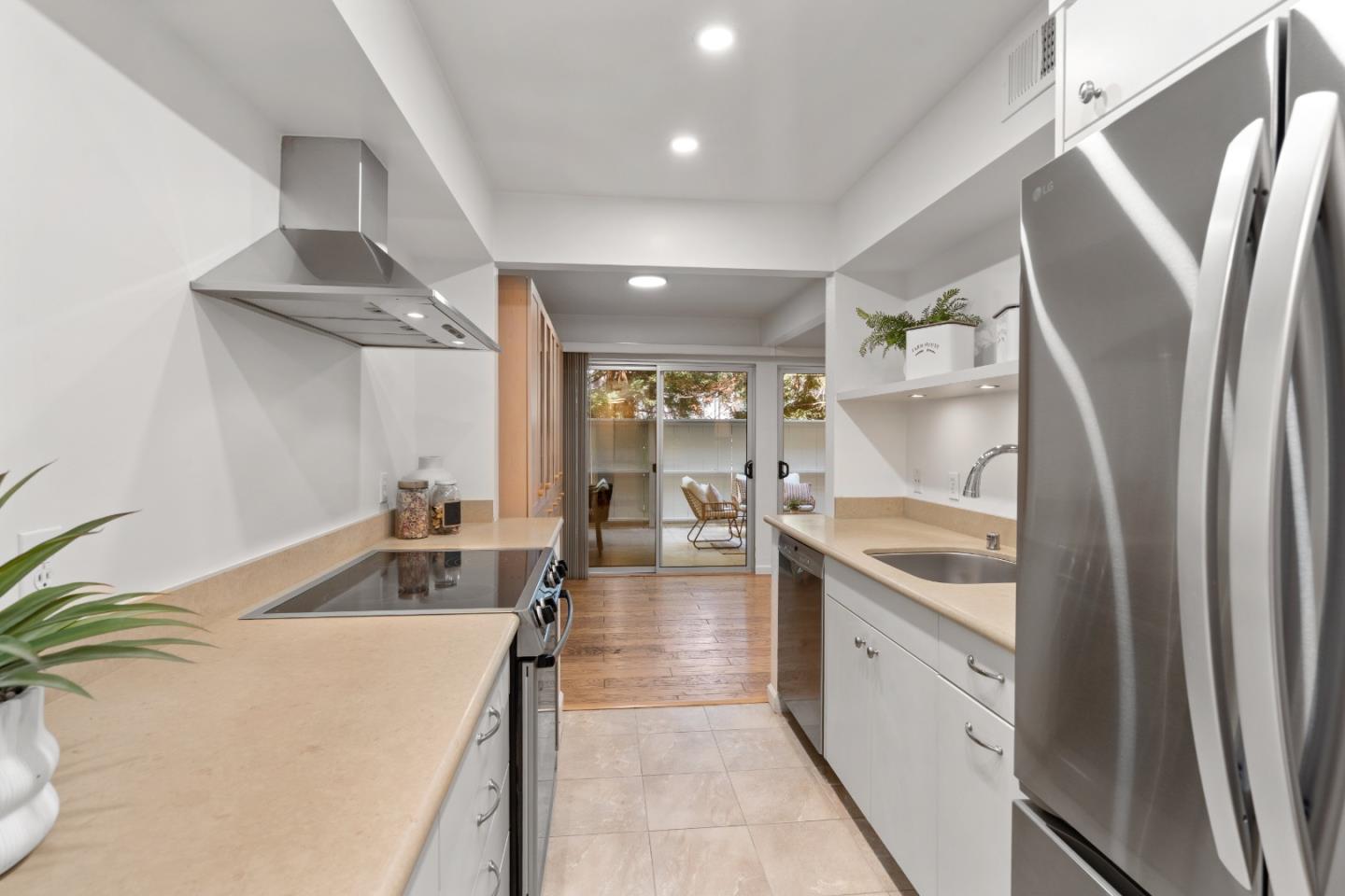 Detail Gallery Image 20 of 62 For 675 Sharon Park Dr #101,  Menlo Park,  CA 94025 - 2 Beds | 2 Baths