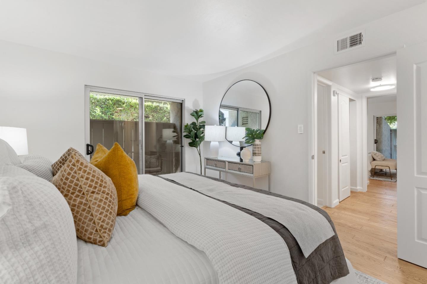 Detail Gallery Image 23 of 62 For 675 Sharon Park Dr #101,  Menlo Park,  CA 94025 - 2 Beds | 2 Baths