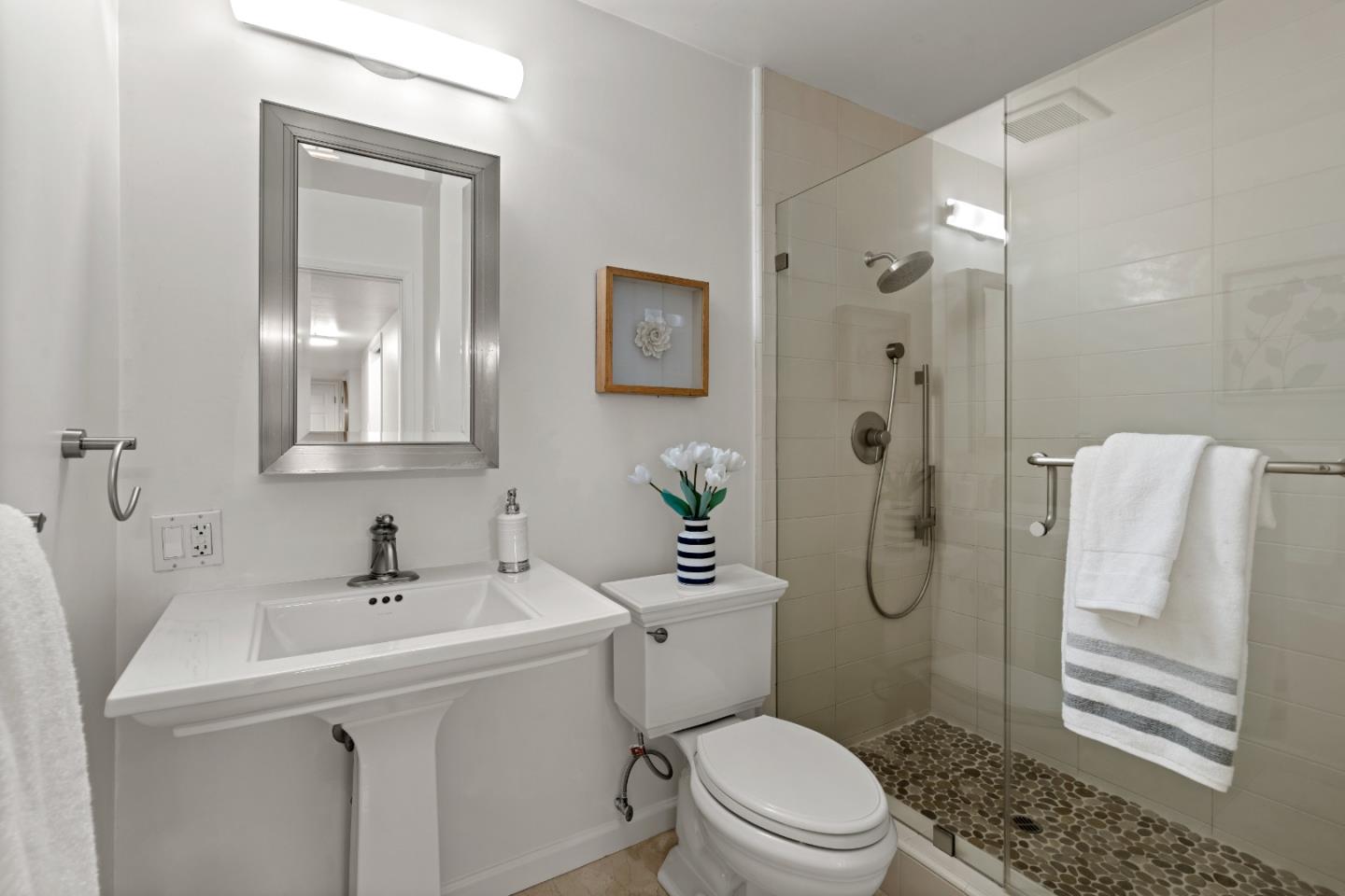 Detail Gallery Image 31 of 62 For 675 Sharon Park Dr #101,  Menlo Park,  CA 94025 - 2 Beds | 2 Baths