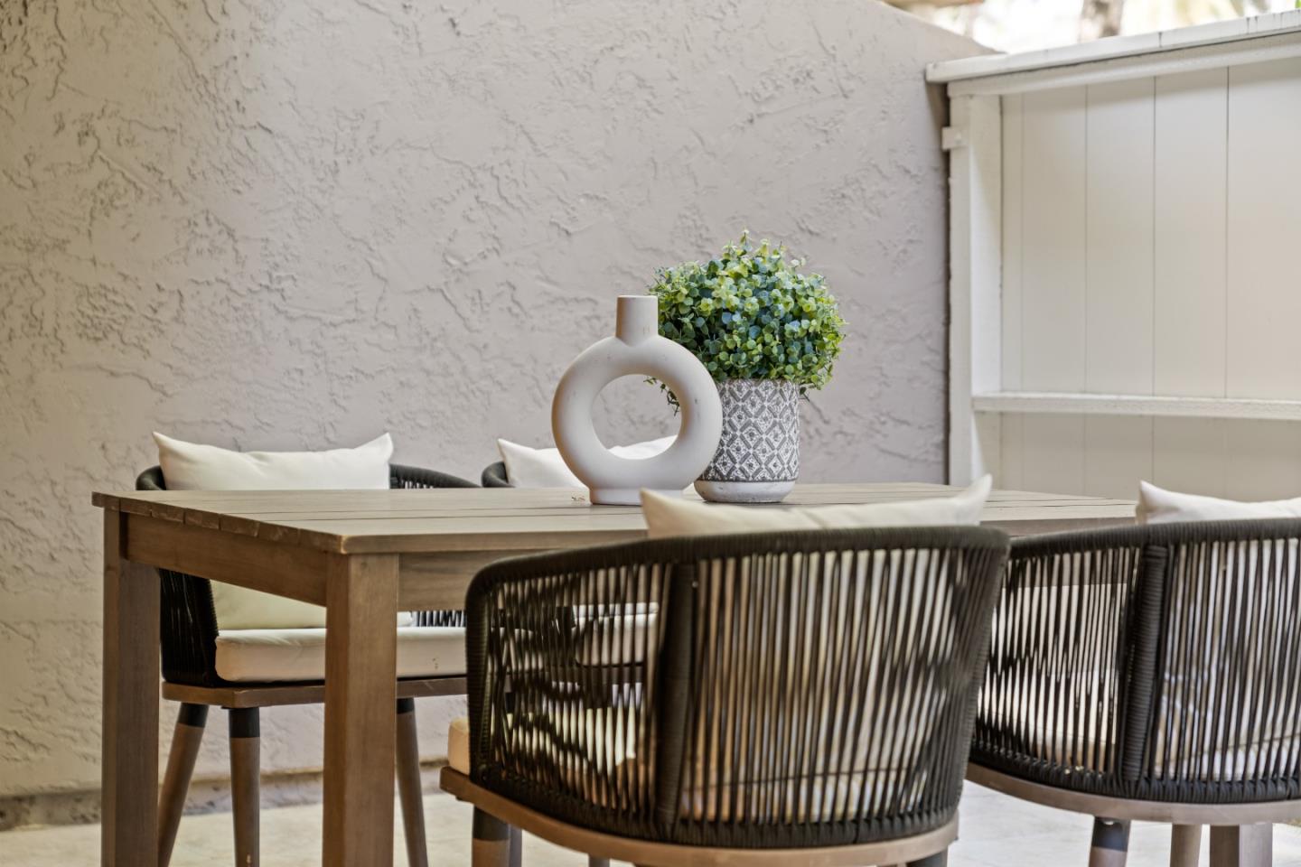 Detail Gallery Image 34 of 62 For 675 Sharon Park Dr #101,  Menlo Park,  CA 94025 - 2 Beds | 2 Baths