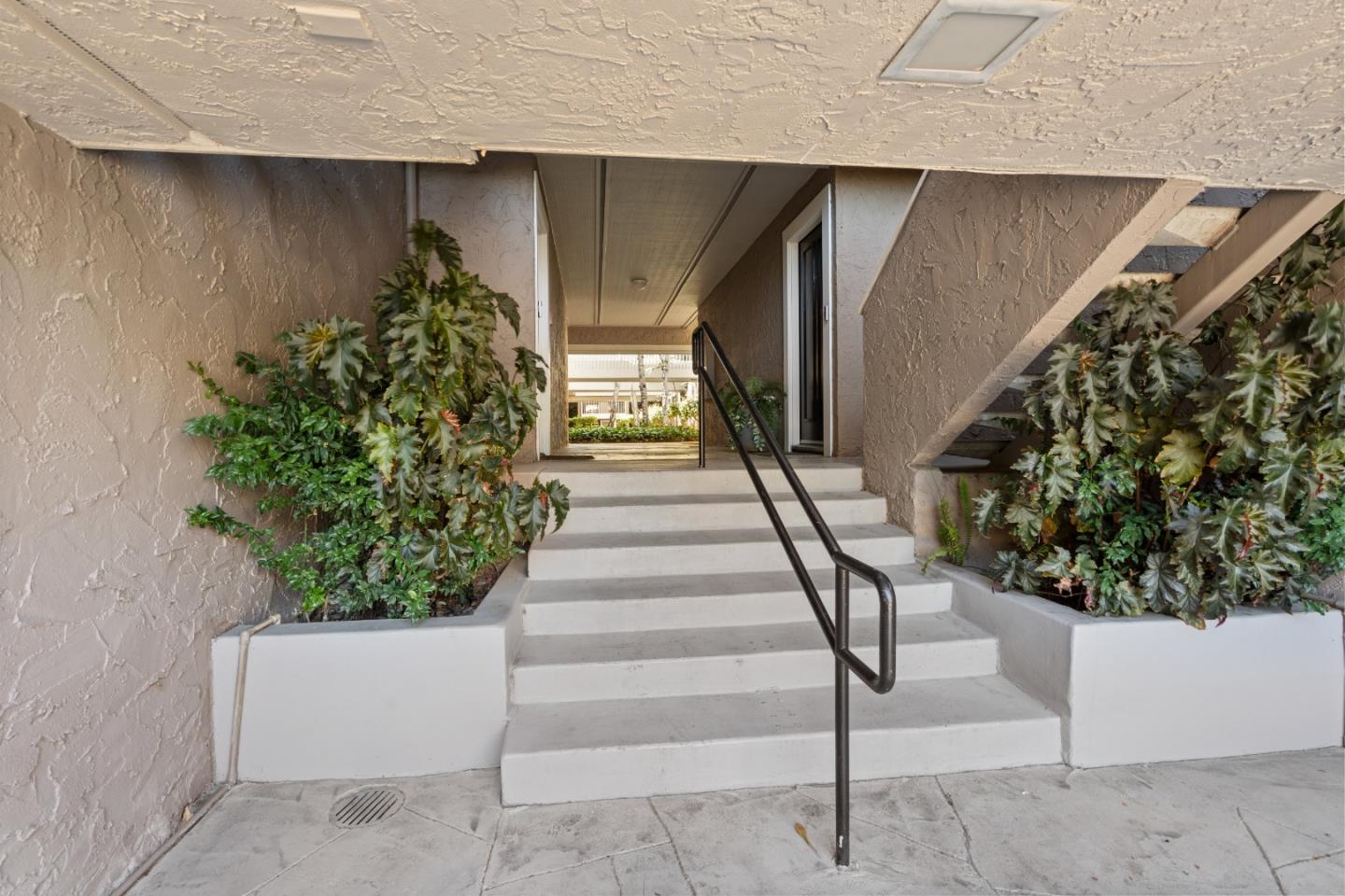 Detail Gallery Image 4 of 62 For 675 Sharon Park Dr #101,  Menlo Park,  CA 94025 - 2 Beds | 2 Baths