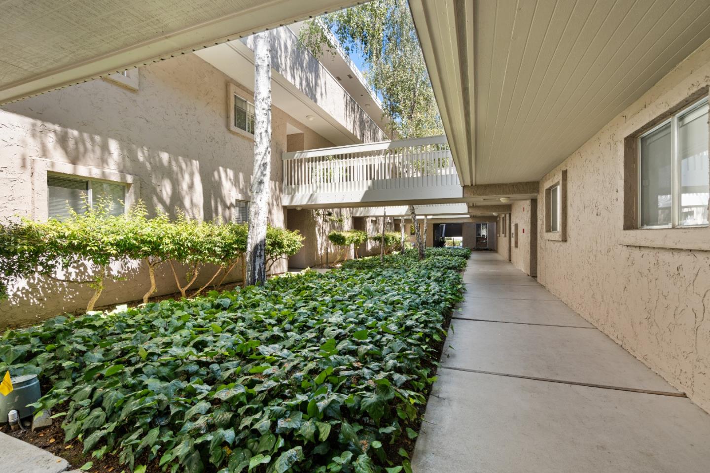 Detail Gallery Image 41 of 62 For 675 Sharon Park Dr #101,  Menlo Park,  CA 94025 - 2 Beds | 2 Baths