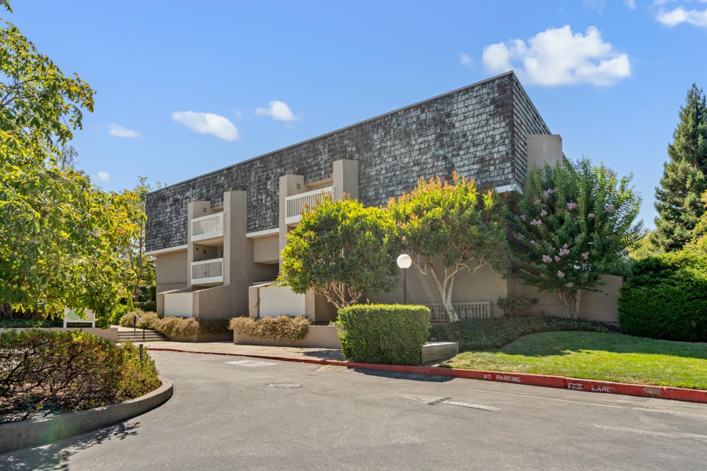 Detail Gallery Image 46 of 62 For 675 Sharon Park Dr #101,  Menlo Park,  CA 94025 - 2 Beds | 2 Baths