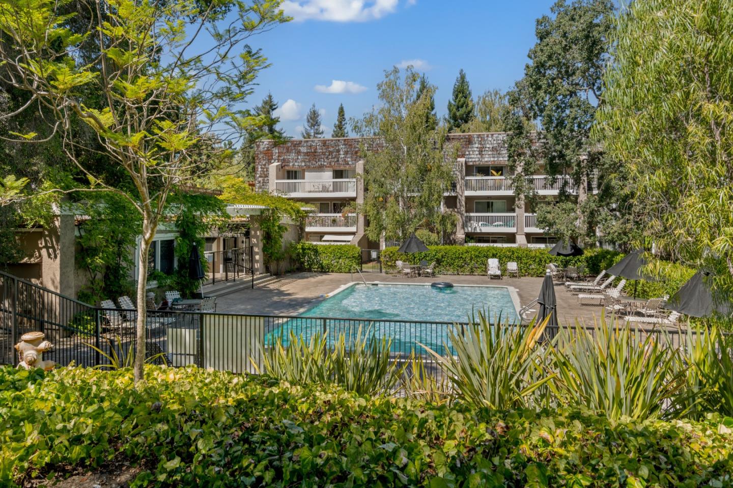 Detail Gallery Image 48 of 62 For 675 Sharon Park Dr #101,  Menlo Park,  CA 94025 - 2 Beds | 2 Baths