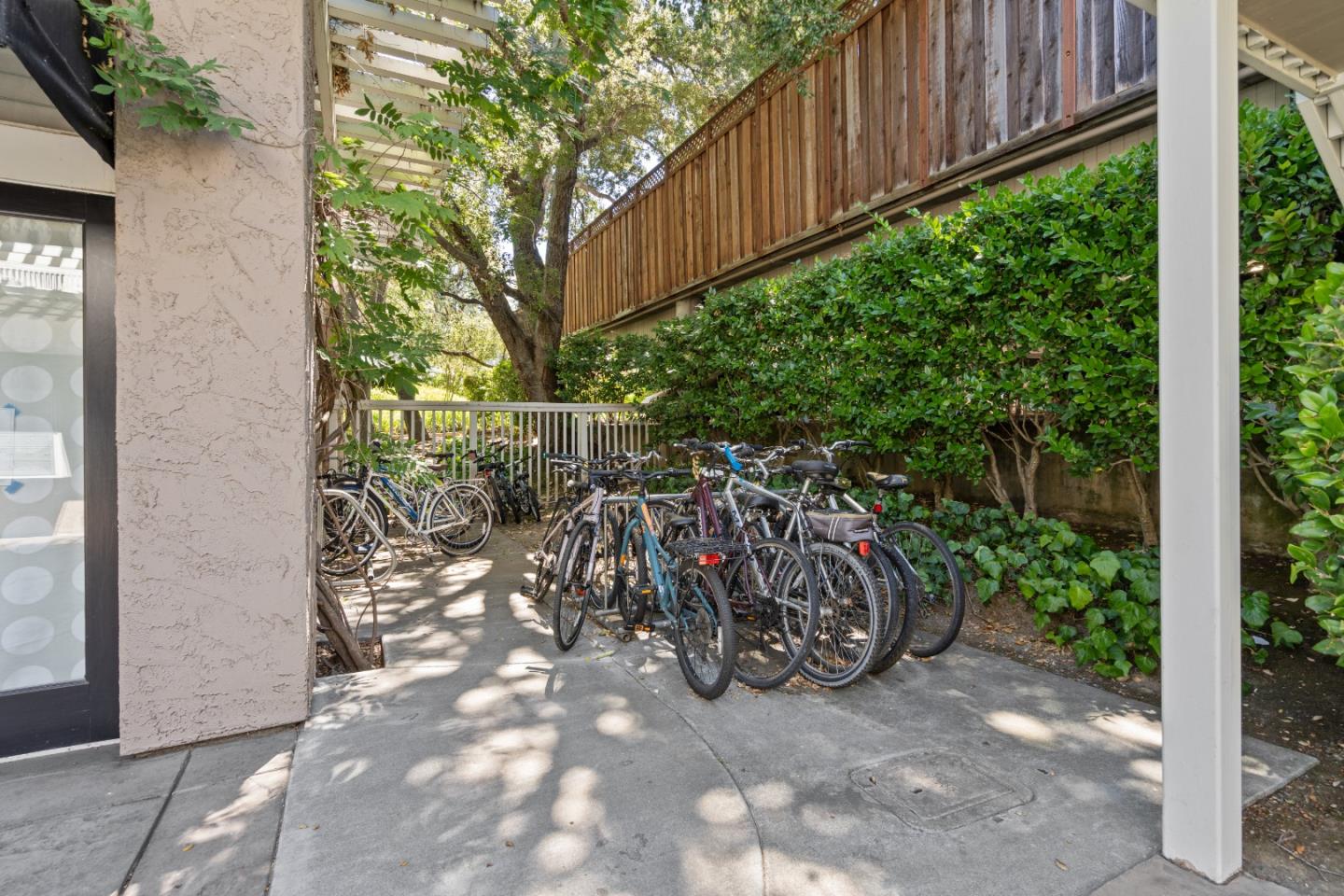 Detail Gallery Image 50 of 62 For 675 Sharon Park Dr #101,  Menlo Park,  CA 94025 - 2 Beds | 2 Baths