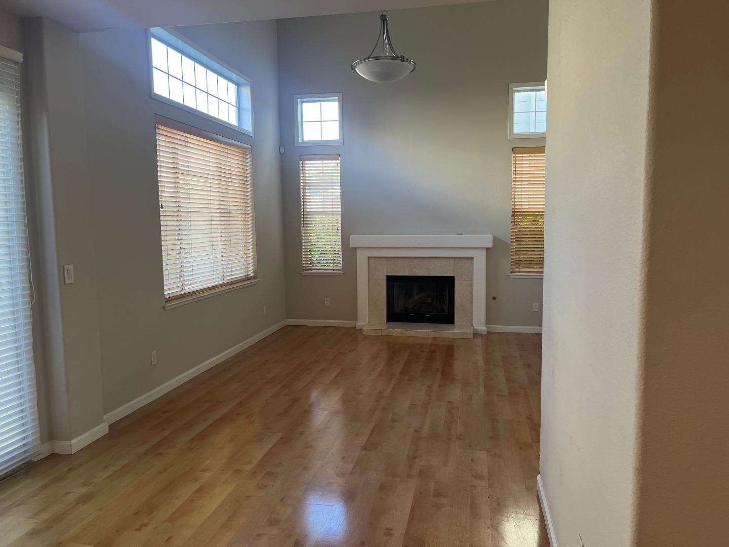 Detail Gallery Image 4 of 8 For 505 Osprey Dr, Redwood City,  CA 94065 - 3 Beds | 2/1 Baths