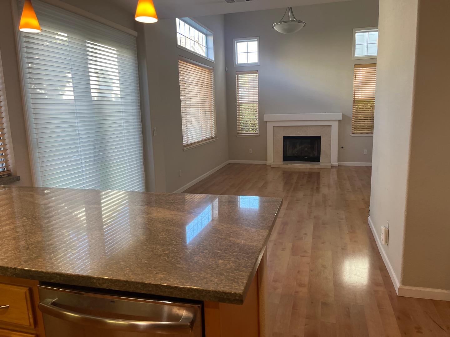 Detail Gallery Image 5 of 8 For 505 Osprey Dr, Redwood City,  CA 94065 - 3 Beds | 2/1 Baths
