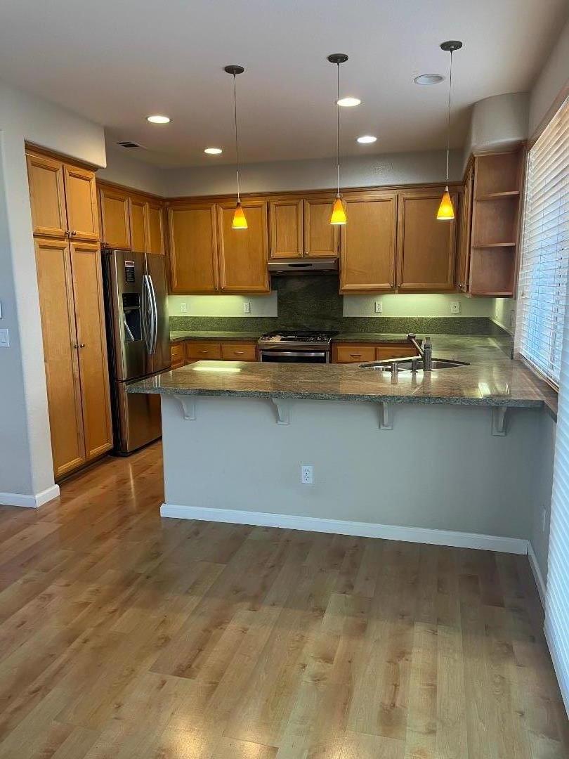 Detail Gallery Image 6 of 8 For 505 Osprey Dr, Redwood City,  CA 94065 - 3 Beds | 2/1 Baths