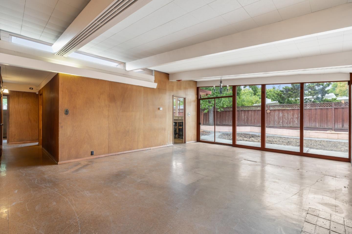 Detail Gallery Image 5 of 21 For 3728 Carlson Cir, Palo Alto,  CA 94306 - 6 Beds | 3 Baths