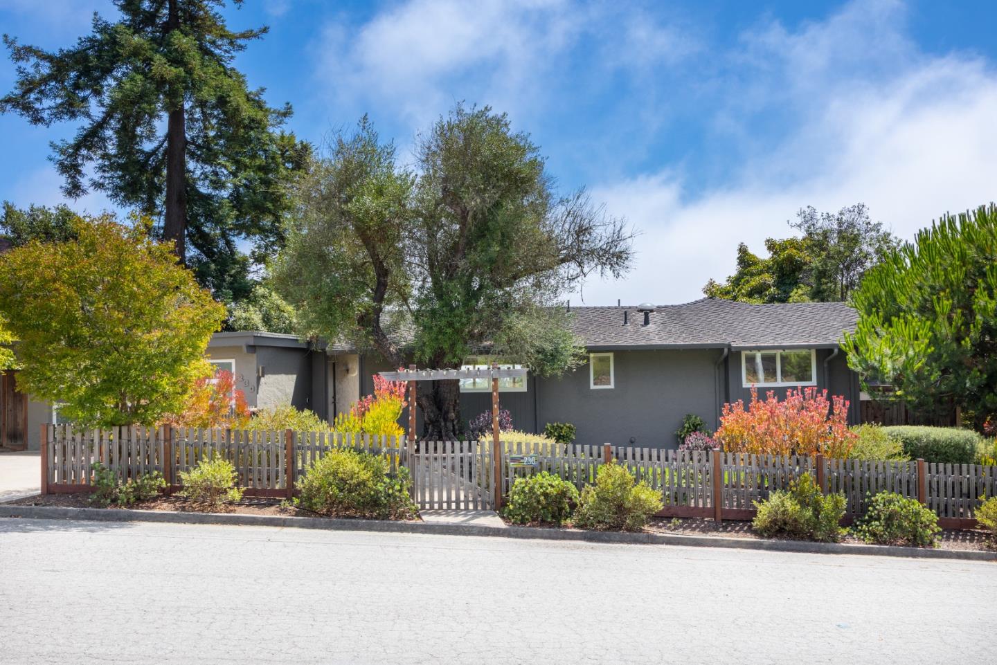 Detail Gallery Image 4 of 56 For 230 Thunderbird Dr, Aptos,  CA 95003 - 3 Beds | 3 Baths