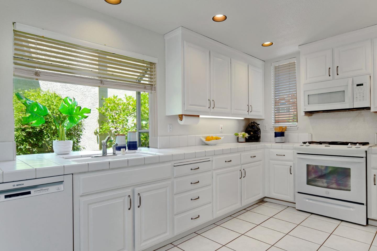 Detail Gallery Image 14 of 49 For 5633 Ravenna Ct, San Jose,  CA 95118 - 4 Beds | 3/1 Baths
