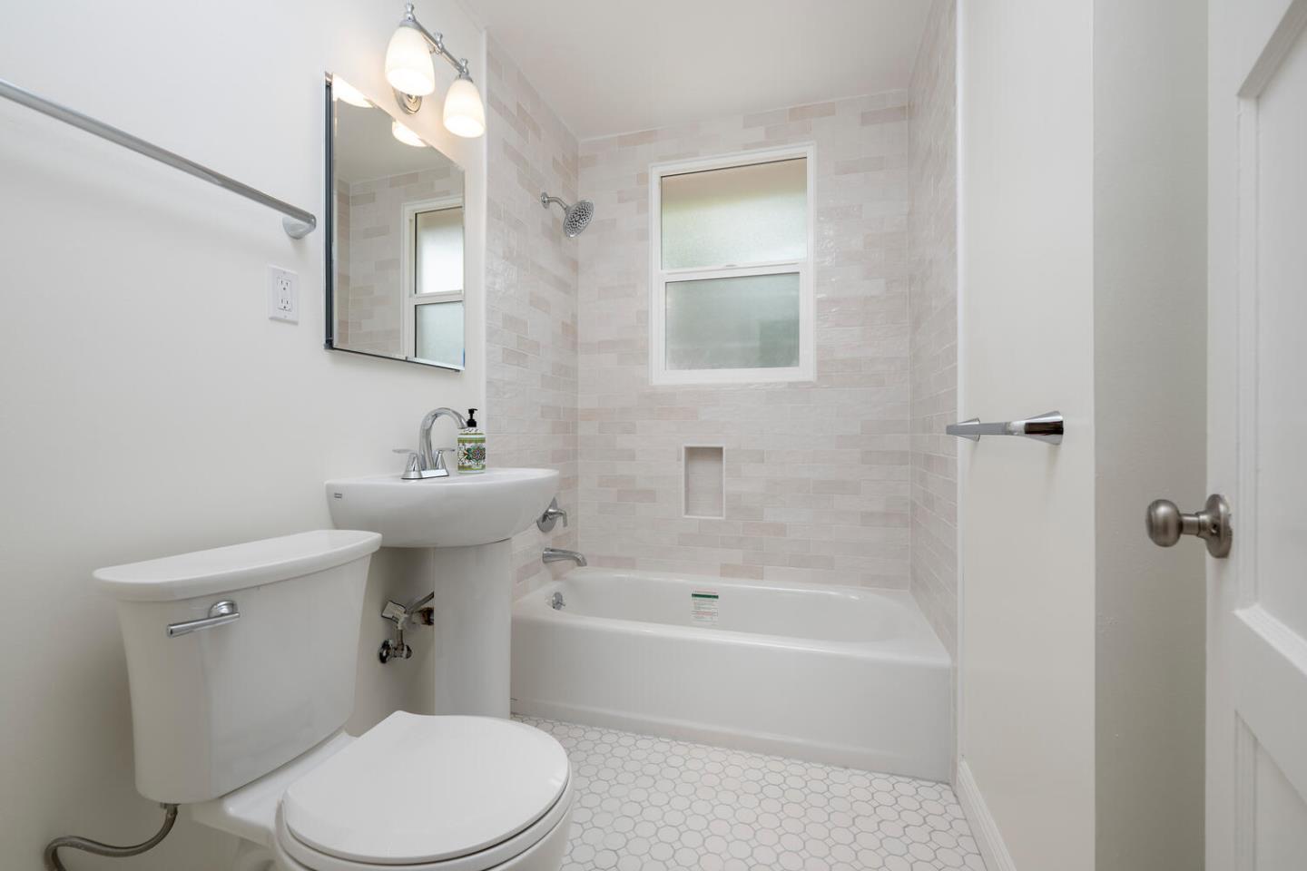 Detail Gallery Image 18 of 28 For 28 Greenwood Dr, South San Francisco,  CA 94080 - 2 Beds | 1 Baths