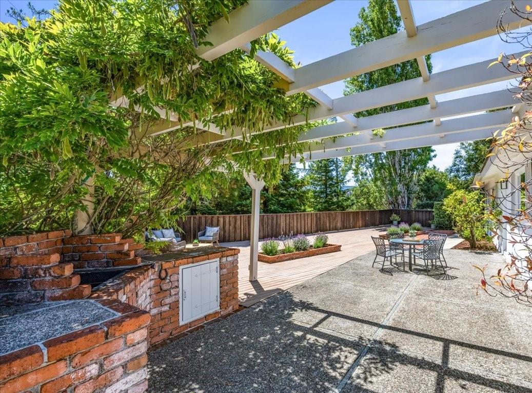 Detail Gallery Image 2 of 29 For 35 Mountain View Pl, San Mateo,  CA 94402 - 3 Beds | 2 Baths