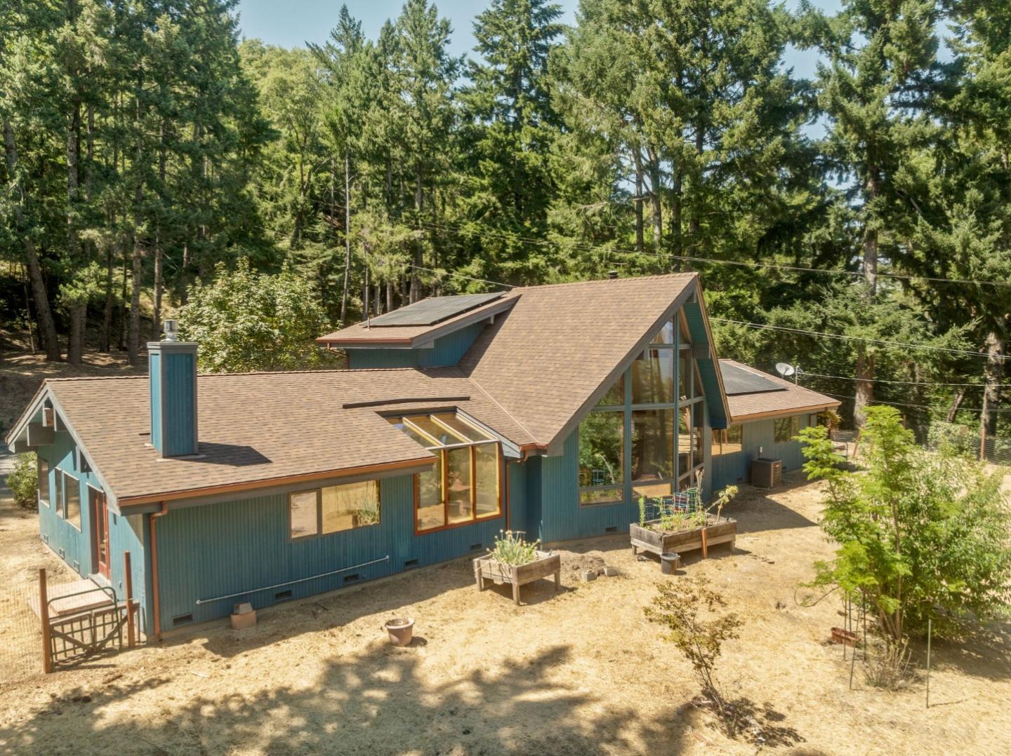 Detail Gallery Image 1 of 62 For 19850 Skyline Blvd, Los Gatos,  CA 95033 - 3 Beds | 2/1 Baths