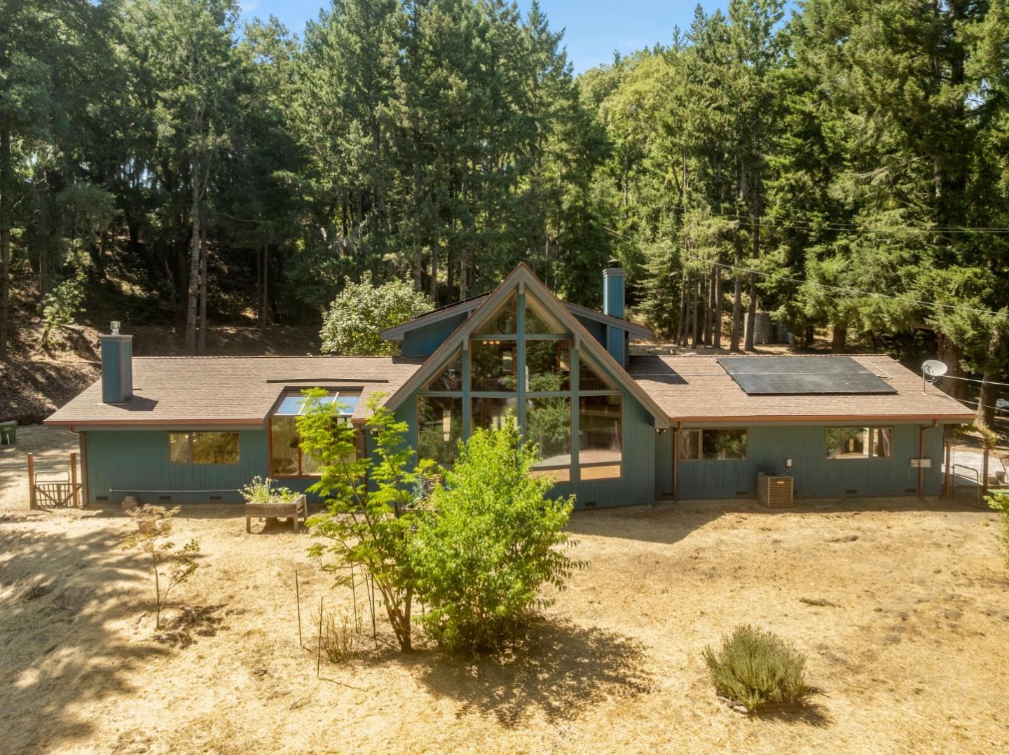 Detail Gallery Image 2 of 62 For 19850 Skyline Blvd, Los Gatos,  CA 95033 - 3 Beds | 2/1 Baths