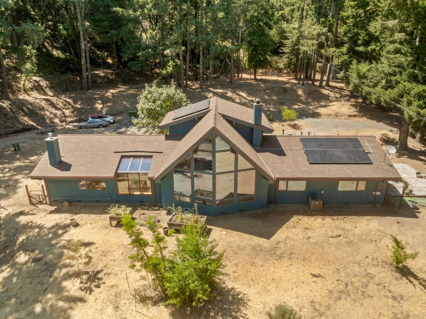 Detail Gallery Image 4 of 62 For 19850 Skyline Blvd, Los Gatos,  CA 95033 - 3 Beds | 2/1 Baths