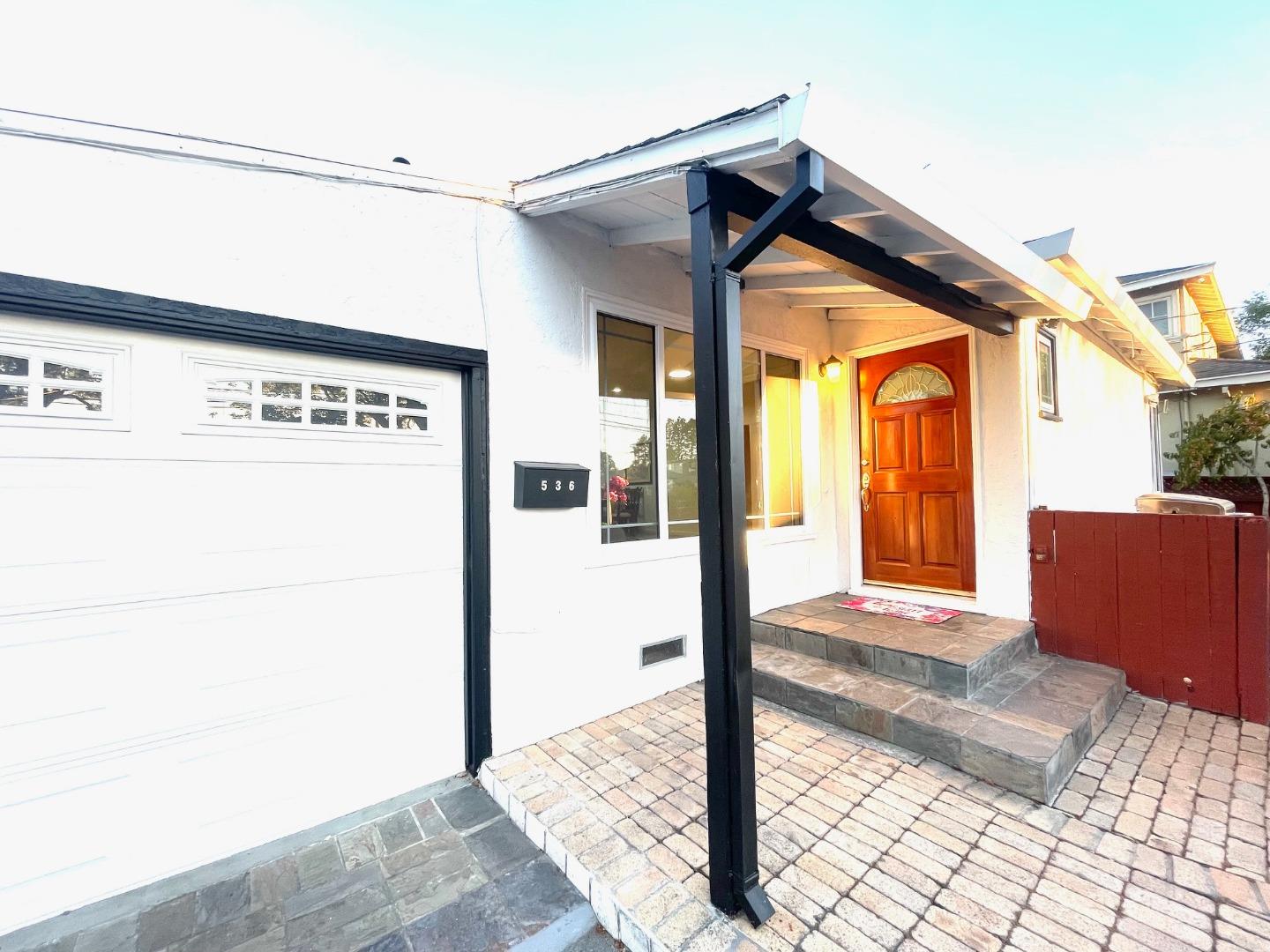 Detail Gallery Image 1 of 35 For 536 Flynn Ave, Redwood City,  CA 94063 - 4 Beds | 2/1 Baths