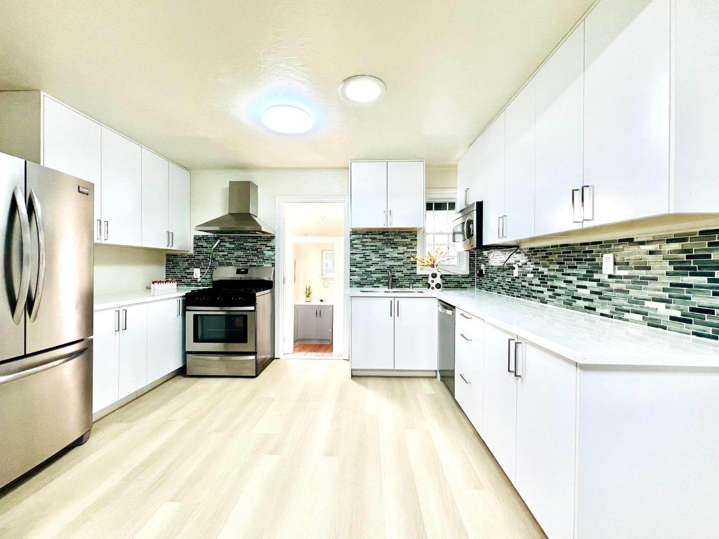 Detail Gallery Image 11 of 35 For 536 Flynn Ave, Redwood City,  CA 94063 - 4 Beds | 2/1 Baths