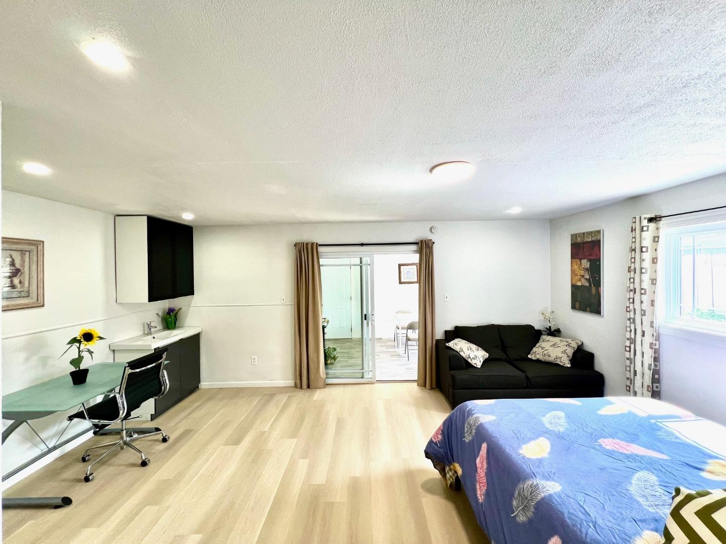Detail Gallery Image 13 of 35 For 536 Flynn Ave, Redwood City,  CA 94063 - 4 Beds | 2/1 Baths