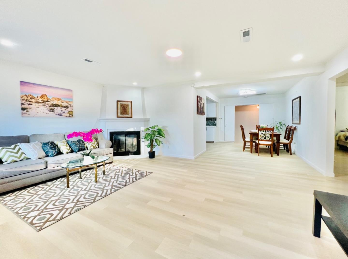 Detail Gallery Image 3 of 35 For 536 Flynn Ave, Redwood City,  CA 94063 - 4 Beds | 2/1 Baths