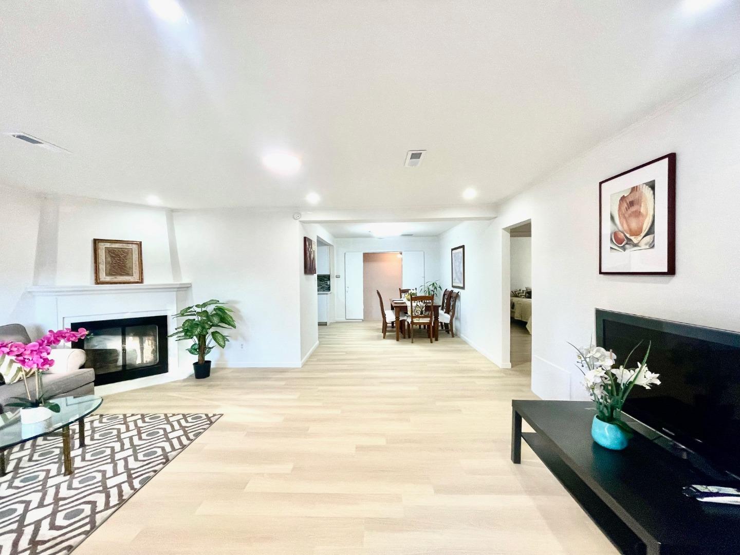 Detail Gallery Image 4 of 35 For 536 Flynn Ave, Redwood City,  CA 94063 - 4 Beds | 2/1 Baths