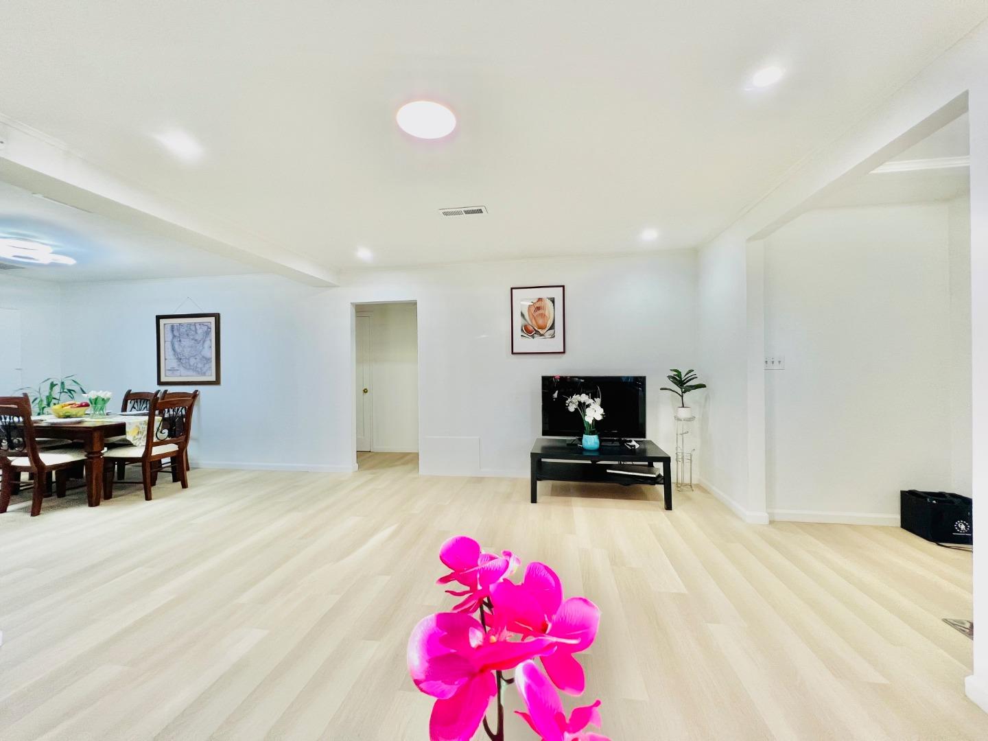 Detail Gallery Image 5 of 35 For 536 Flynn Ave, Redwood City,  CA 94063 - 4 Beds | 2/1 Baths