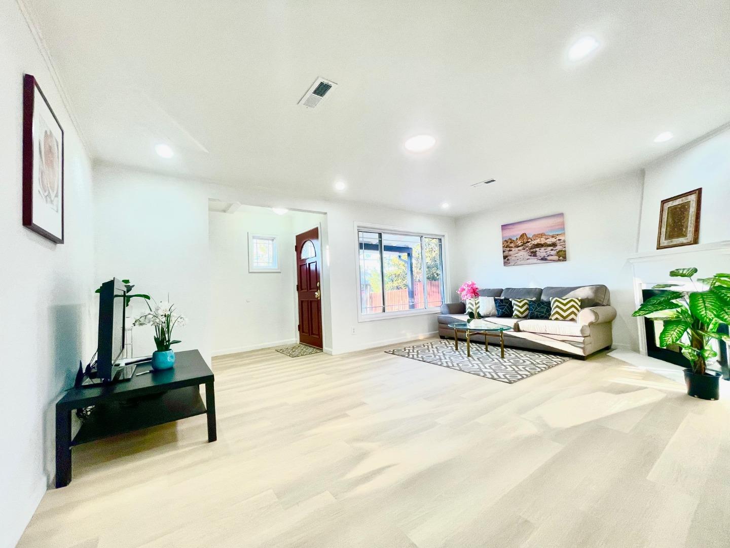 Detail Gallery Image 7 of 35 For 536 Flynn Ave, Redwood City,  CA 94063 - 4 Beds | 2/1 Baths