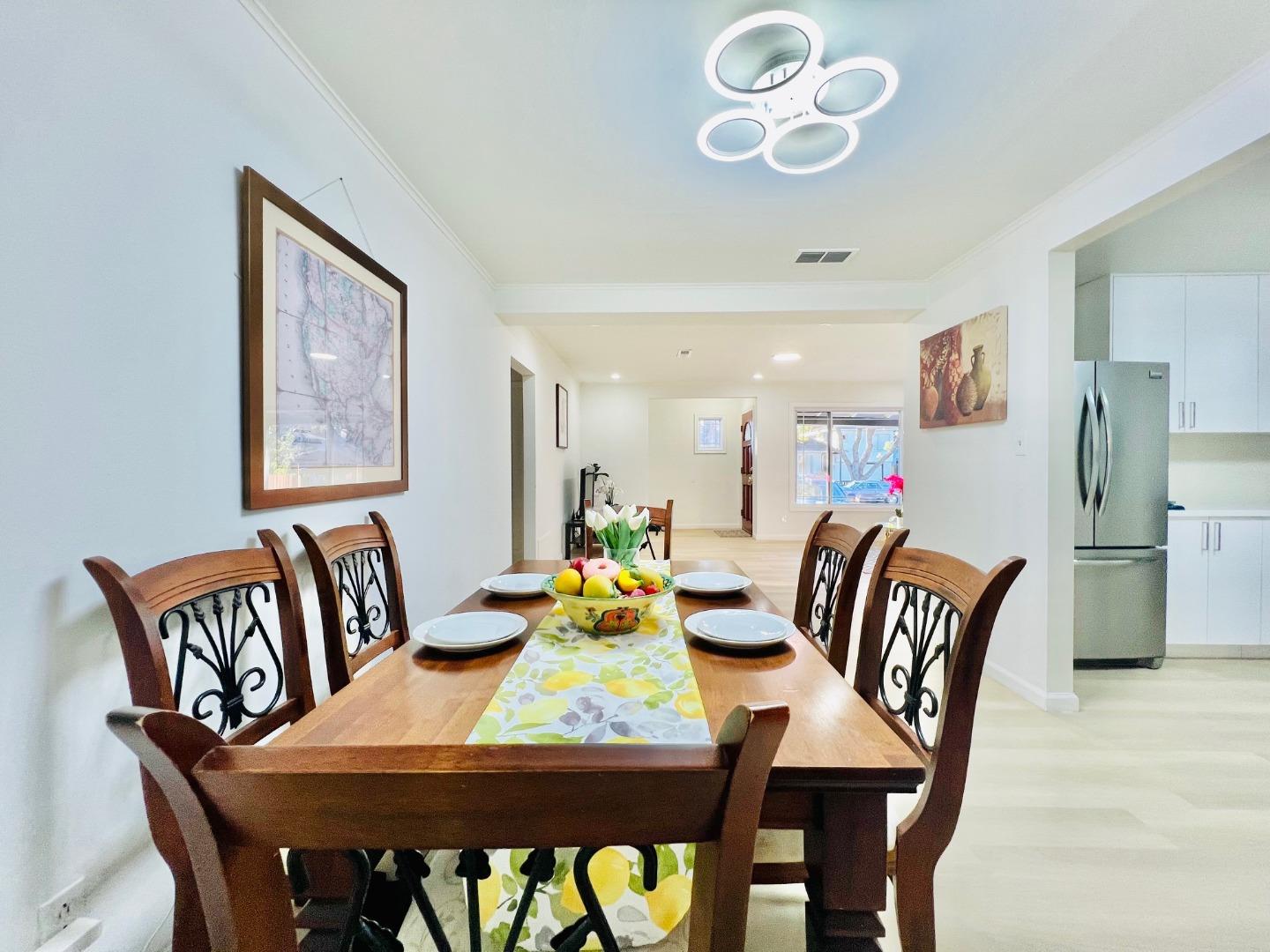 Detail Gallery Image 8 of 35 For 536 Flynn Ave, Redwood City,  CA 94063 - 4 Beds | 2/1 Baths