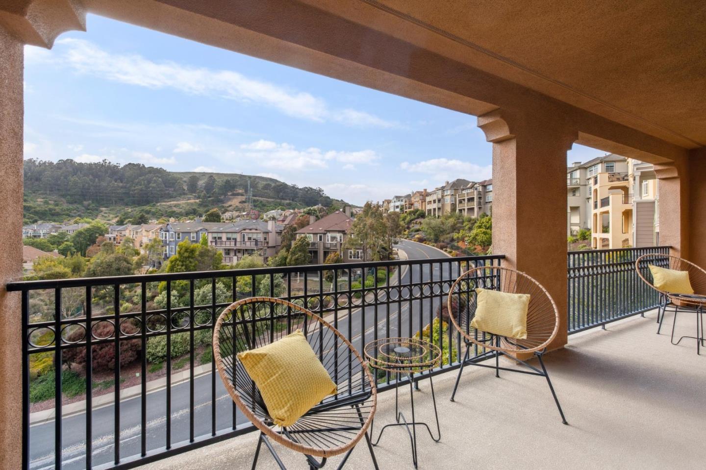 Detail Gallery Image 29 of 50 For 101 Butterweed Ln, Brisbane,  CA 94005 - 5 Beds | 3 Baths