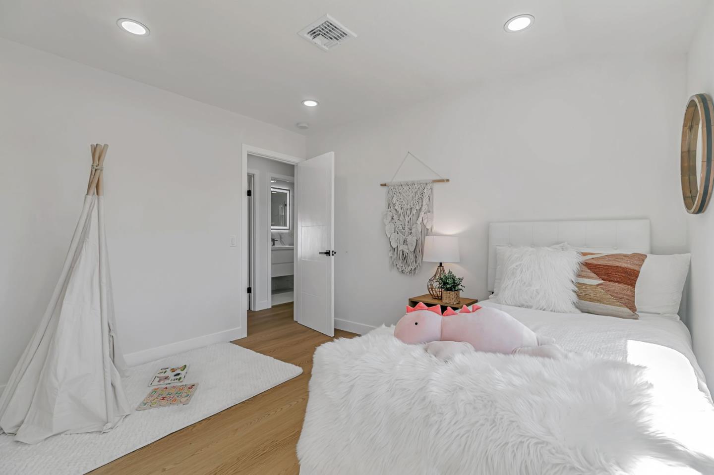 Detail Gallery Image 19 of 96 For 3826 Carryduff Way, San Jose,  CA 95121 - 3 Beds | 2 Baths