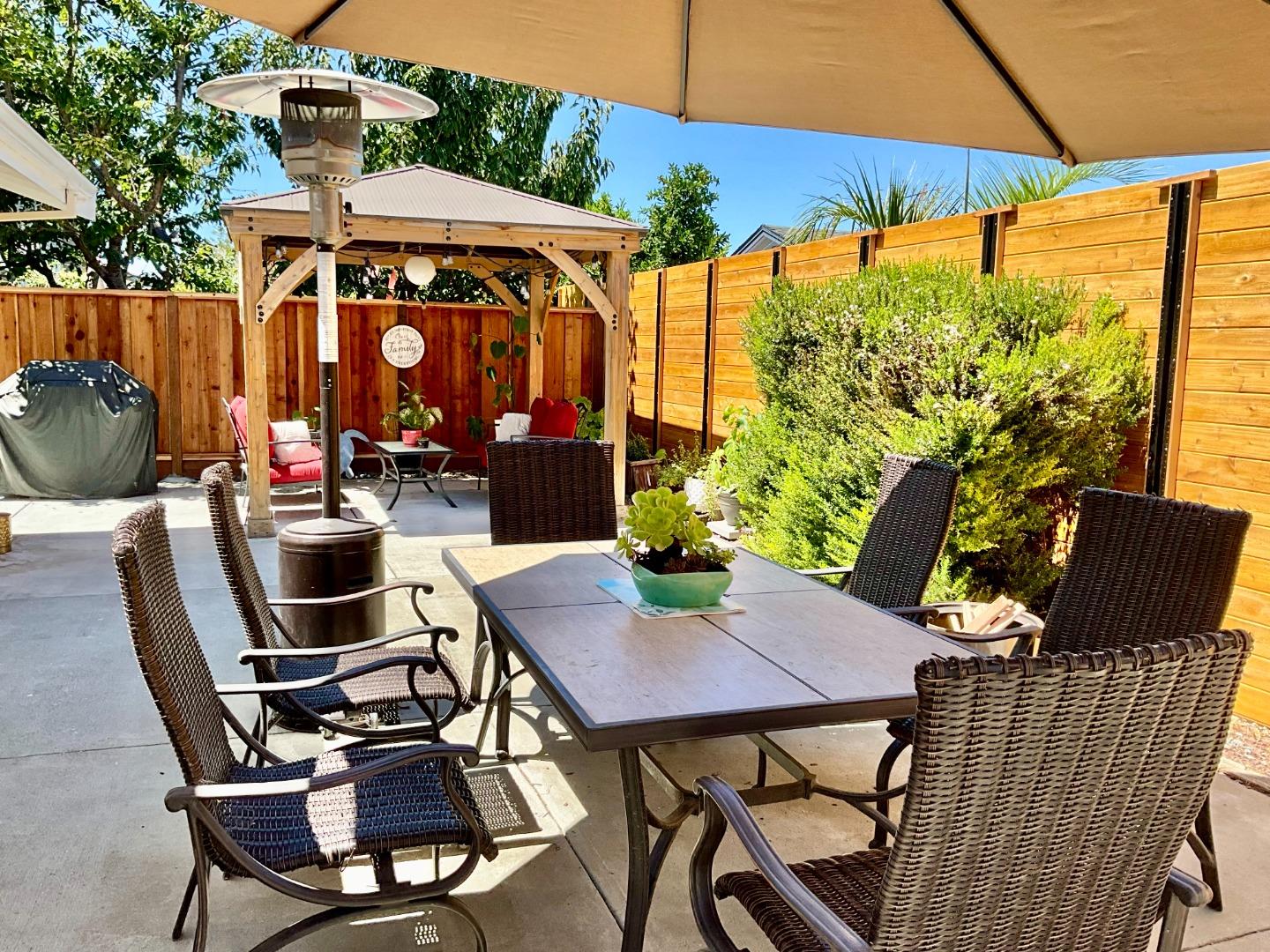 Detail Gallery Image 15 of 19 For 32542 Lake Tana St, Fremont,  CA 94555 - 4 Beds | 3 Baths