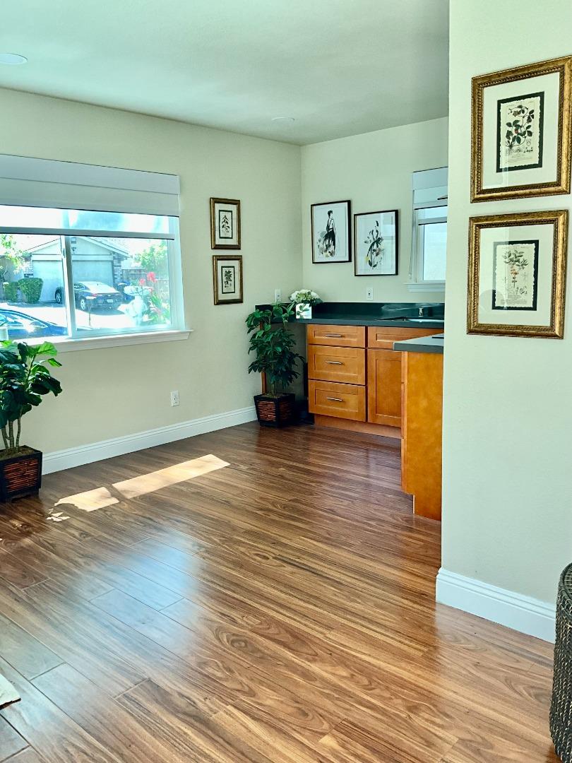 Detail Gallery Image 5 of 19 For 32542 Lake Tana St, Fremont,  CA 94555 - 4 Beds | 3 Baths