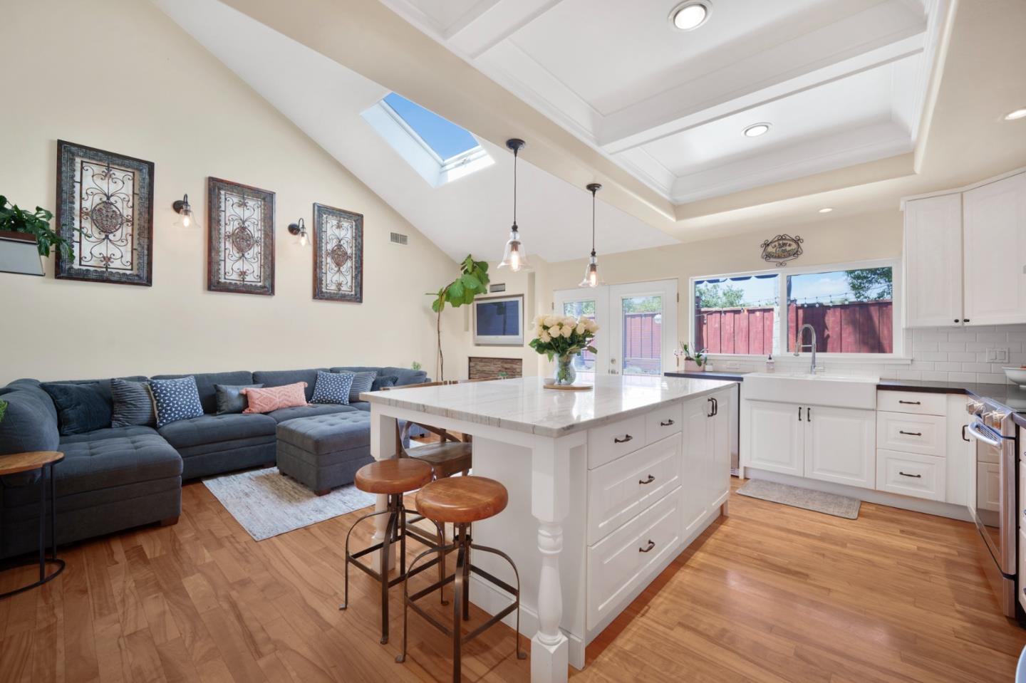 Detail Gallery Image 2 of 39 For 3825 Wellington Sq, San Jose,  CA 95136 - 4 Beds | 3 Baths