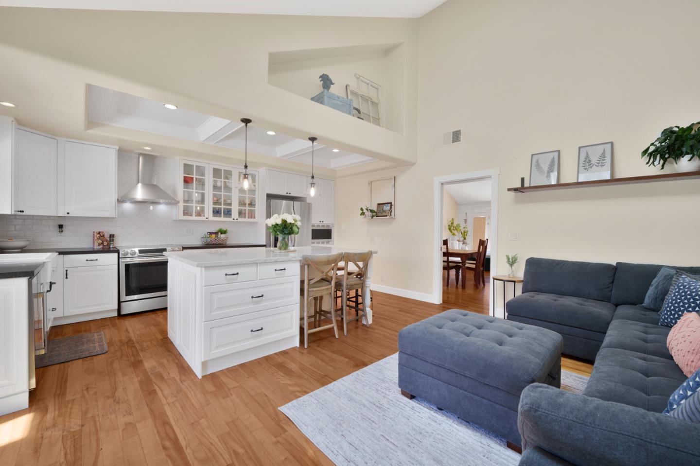 Detail Gallery Image 7 of 39 For 3825 Wellington Sq, San Jose,  CA 95136 - 4 Beds | 3 Baths