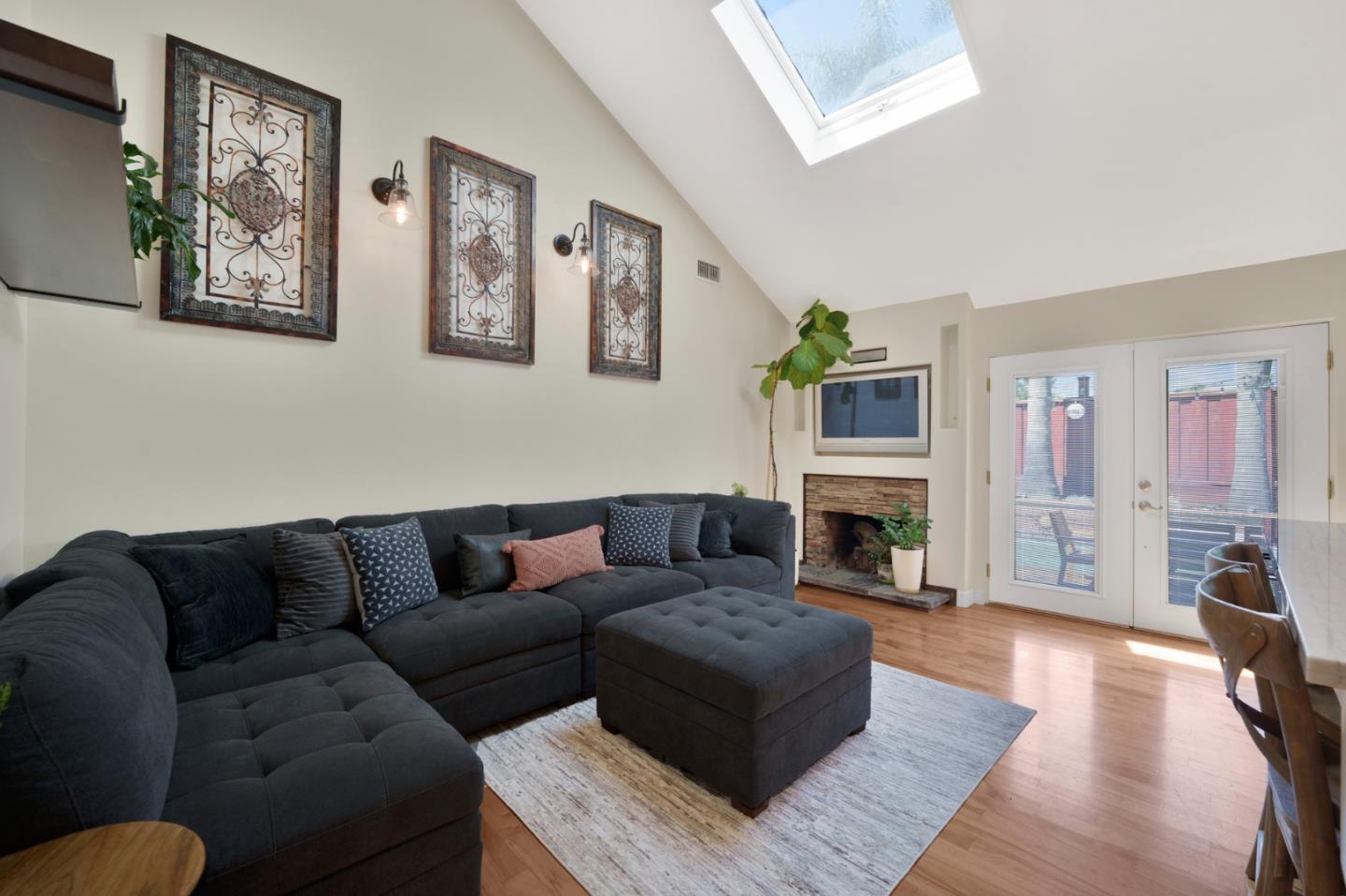 Detail Gallery Image 8 of 39 For 3825 Wellington Sq, San Jose,  CA 95136 - 4 Beds | 3 Baths