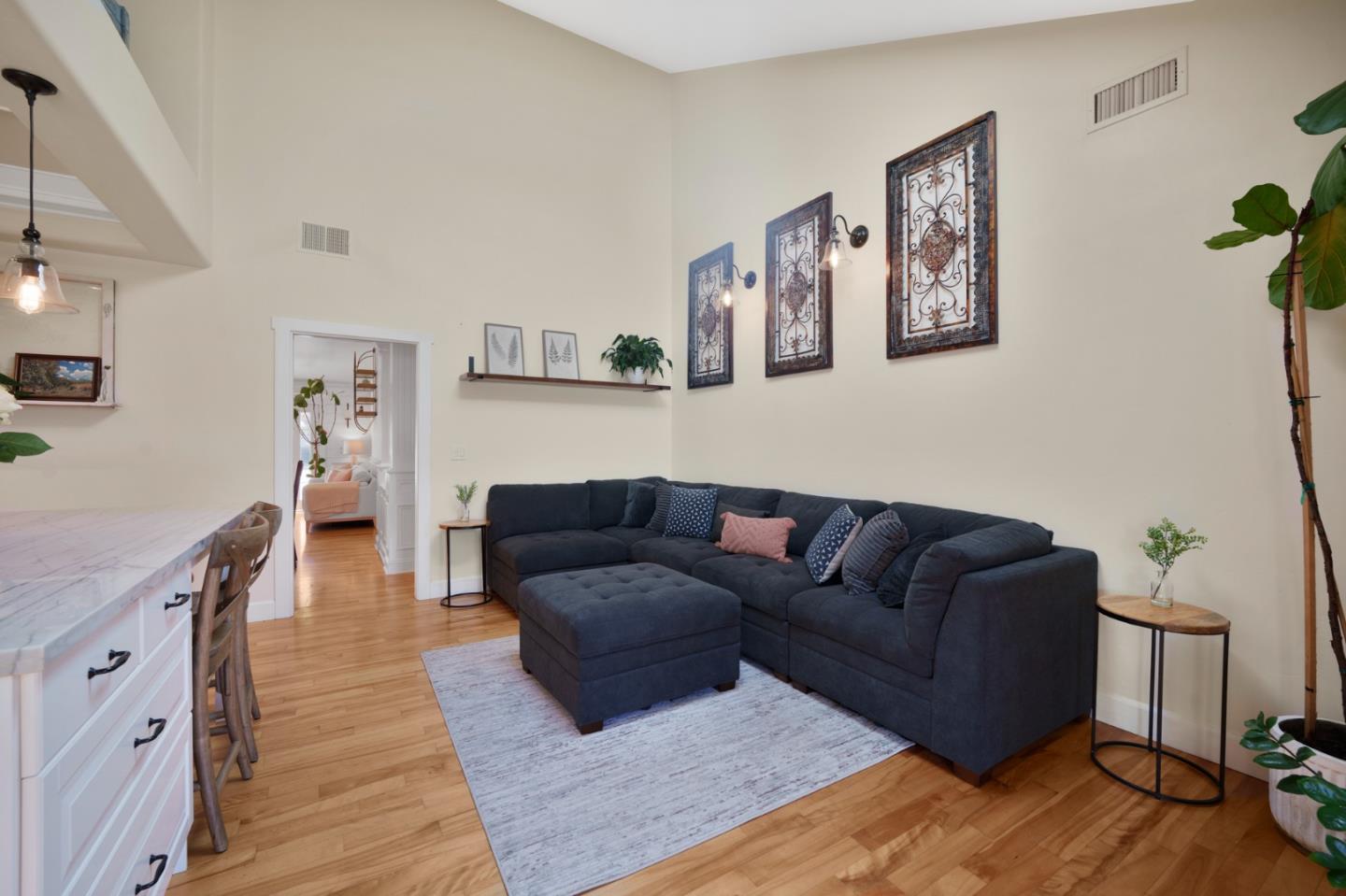 Detail Gallery Image 9 of 39 For 3825 Wellington Sq, San Jose,  CA 95136 - 4 Beds | 3 Baths