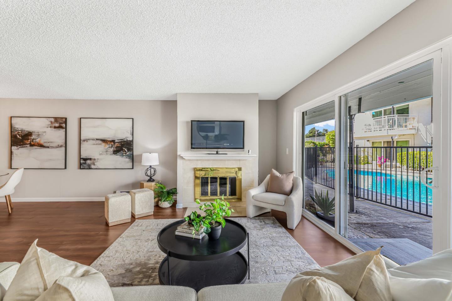 Detail Gallery Image 10 of 34 For 1945 Mount Vernon Ct #1,  Mountain View,  CA 94040 - 2 Beds | 2 Baths