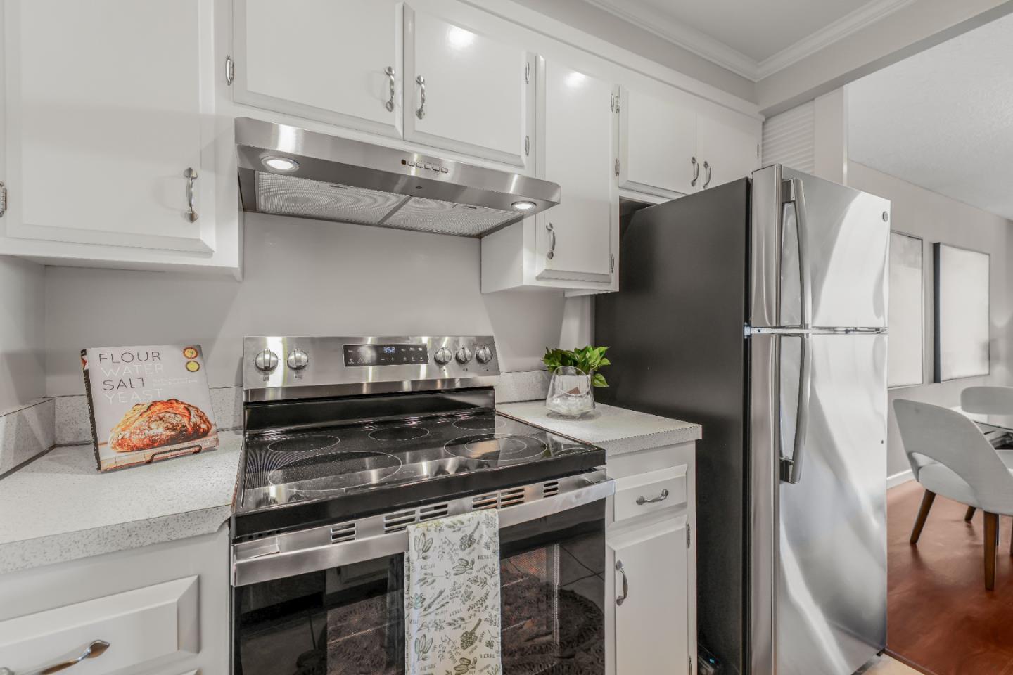 Detail Gallery Image 14 of 34 For 1945 Mount Vernon Ct #1,  Mountain View,  CA 94040 - 2 Beds | 2 Baths