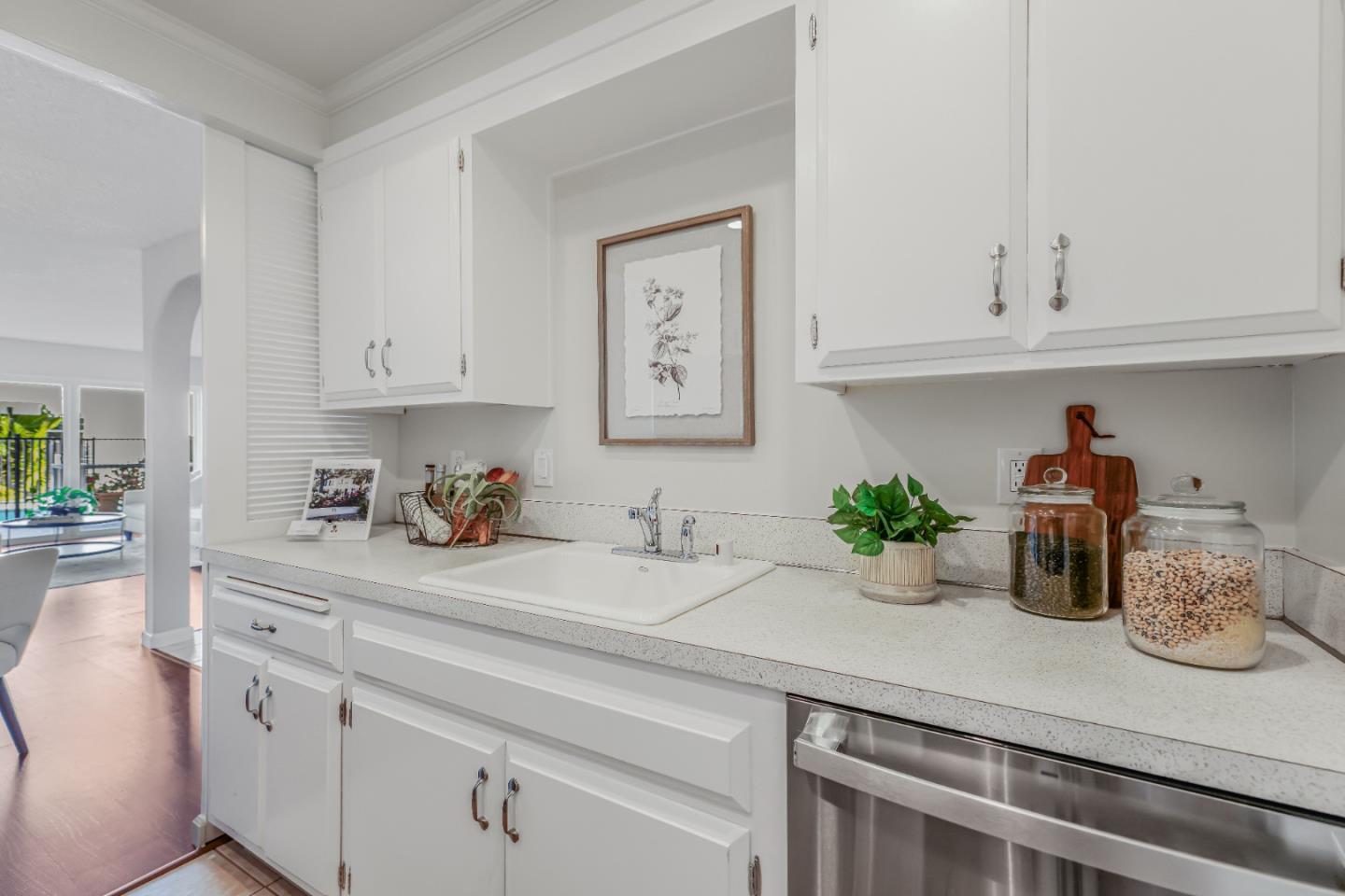 Detail Gallery Image 16 of 34 For 1945 Mount Vernon Ct #1,  Mountain View,  CA 94040 - 2 Beds | 2 Baths