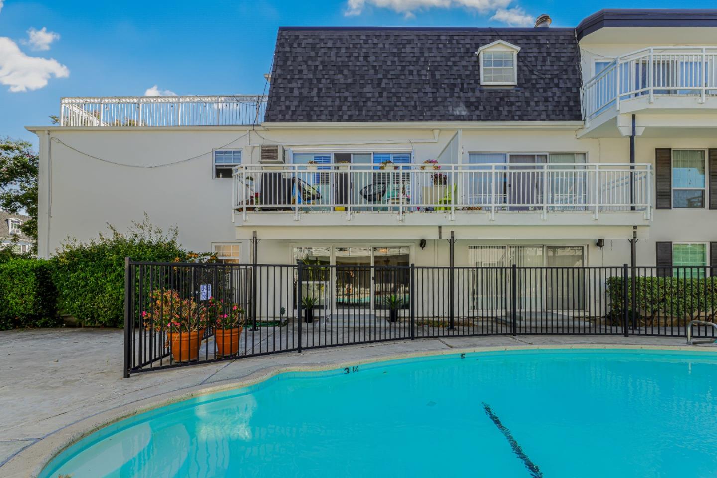 Detail Gallery Image 32 of 34 For 1945 Mount Vernon Ct #1,  Mountain View,  CA 94040 - 2 Beds | 2 Baths