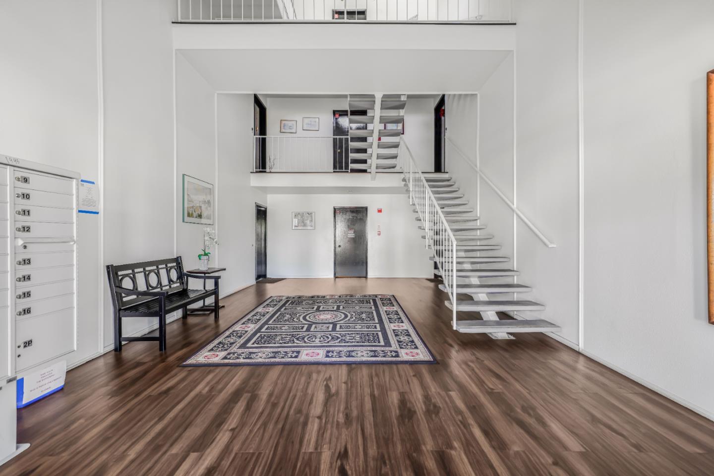 Detail Gallery Image 4 of 34 For 1945 Mount Vernon Ct #1,  Mountain View,  CA 94040 - 2 Beds | 2 Baths