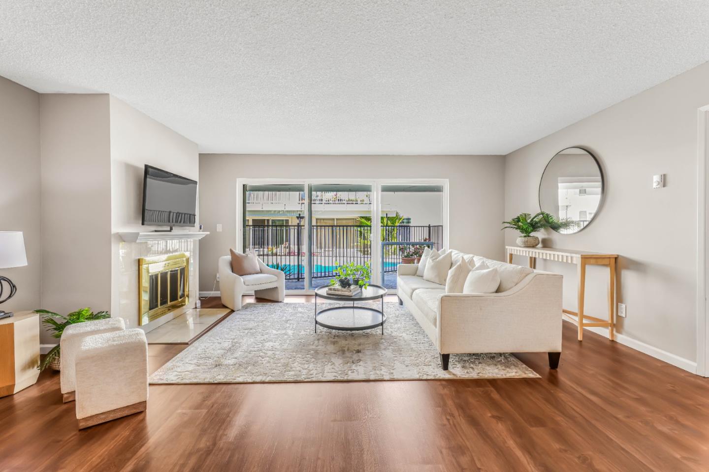 Detail Gallery Image 6 of 34 For 1945 Mount Vernon Ct #1,  Mountain View,  CA 94040 - 2 Beds | 2 Baths