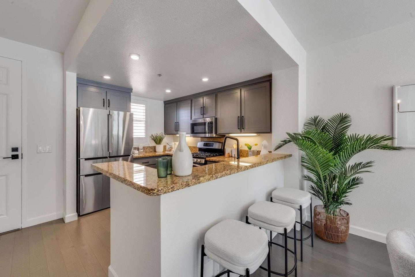 Detail Gallery Image 11 of 26 For 401 Crescent Ct #4401,  San Francisco,  CA 94134 - 1 Beds | 1 Baths