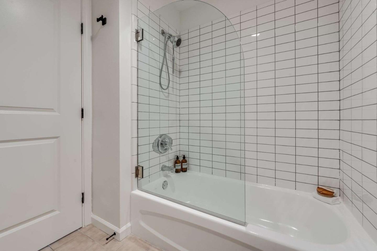 Detail Gallery Image 20 of 26 For 401 Crescent Ct #4401,  San Francisco,  CA 94134 - 1 Beds | 1 Baths