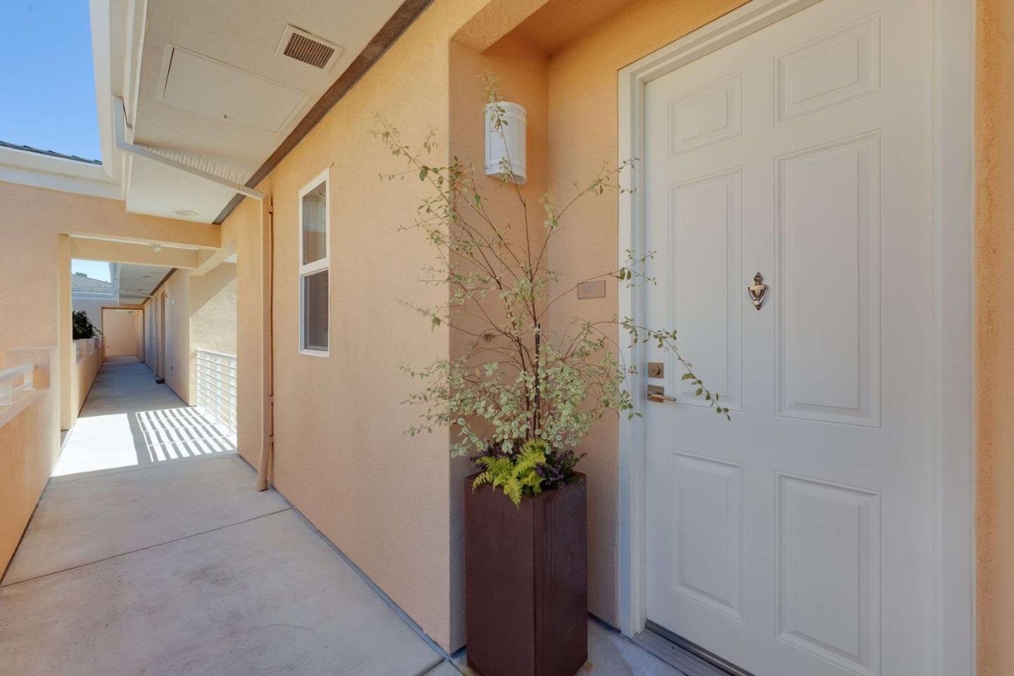 Detail Gallery Image 3 of 26 For 401 Crescent Ct #4401,  San Francisco,  CA 94134 - 1 Beds | 1 Baths