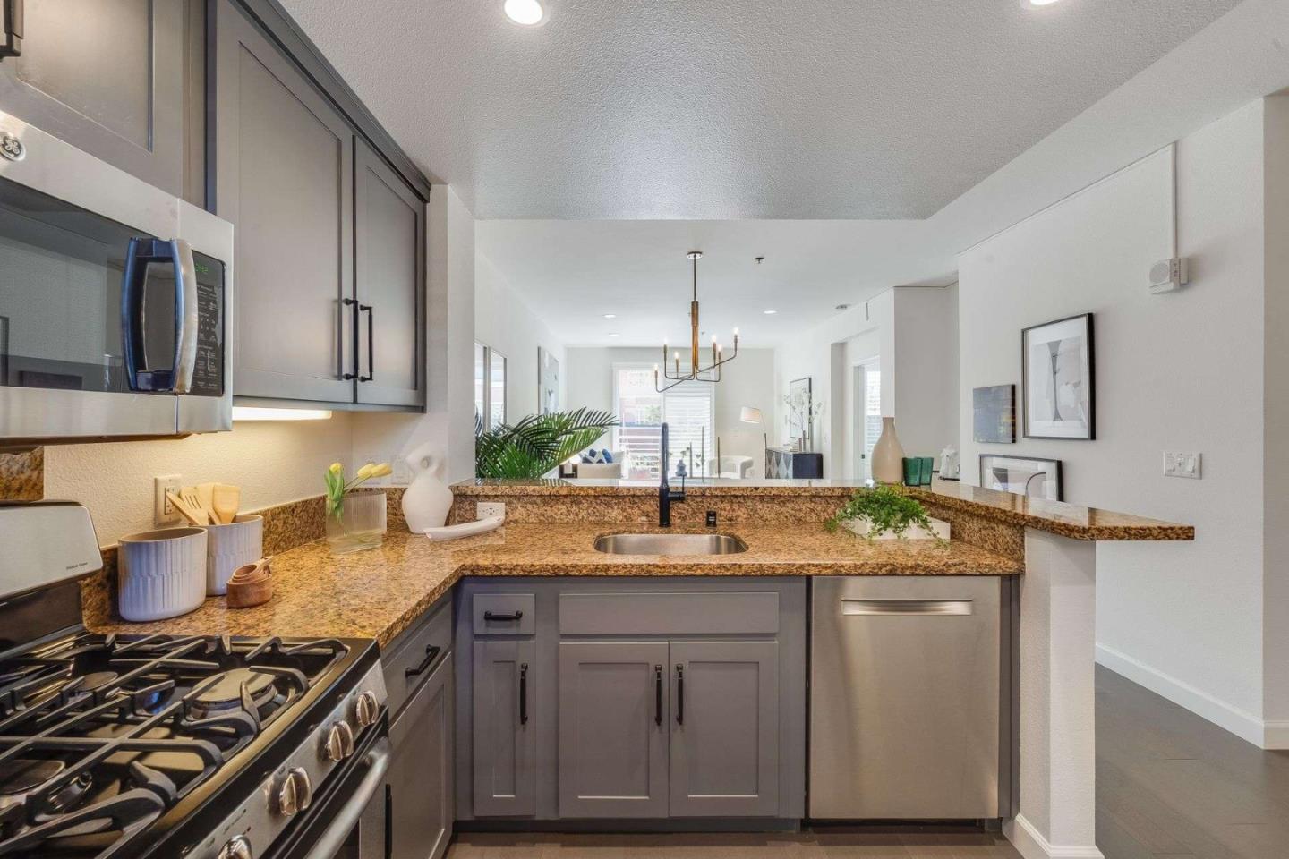 Detail Gallery Image 7 of 26 For 401 Crescent Ct #4401,  San Francisco,  CA 94134 - 1 Beds | 1 Baths