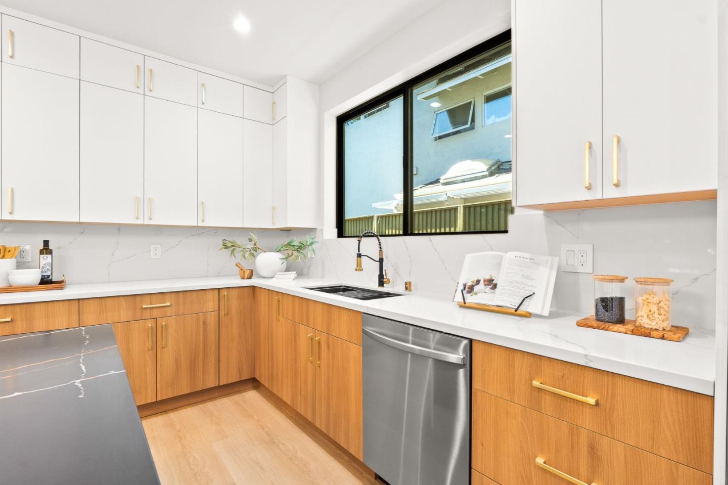 Detail Gallery Image 19 of 40 For 1021 N California Ave, Palo Alto,  CA 94303 - 4 Beds | 3/1 Baths