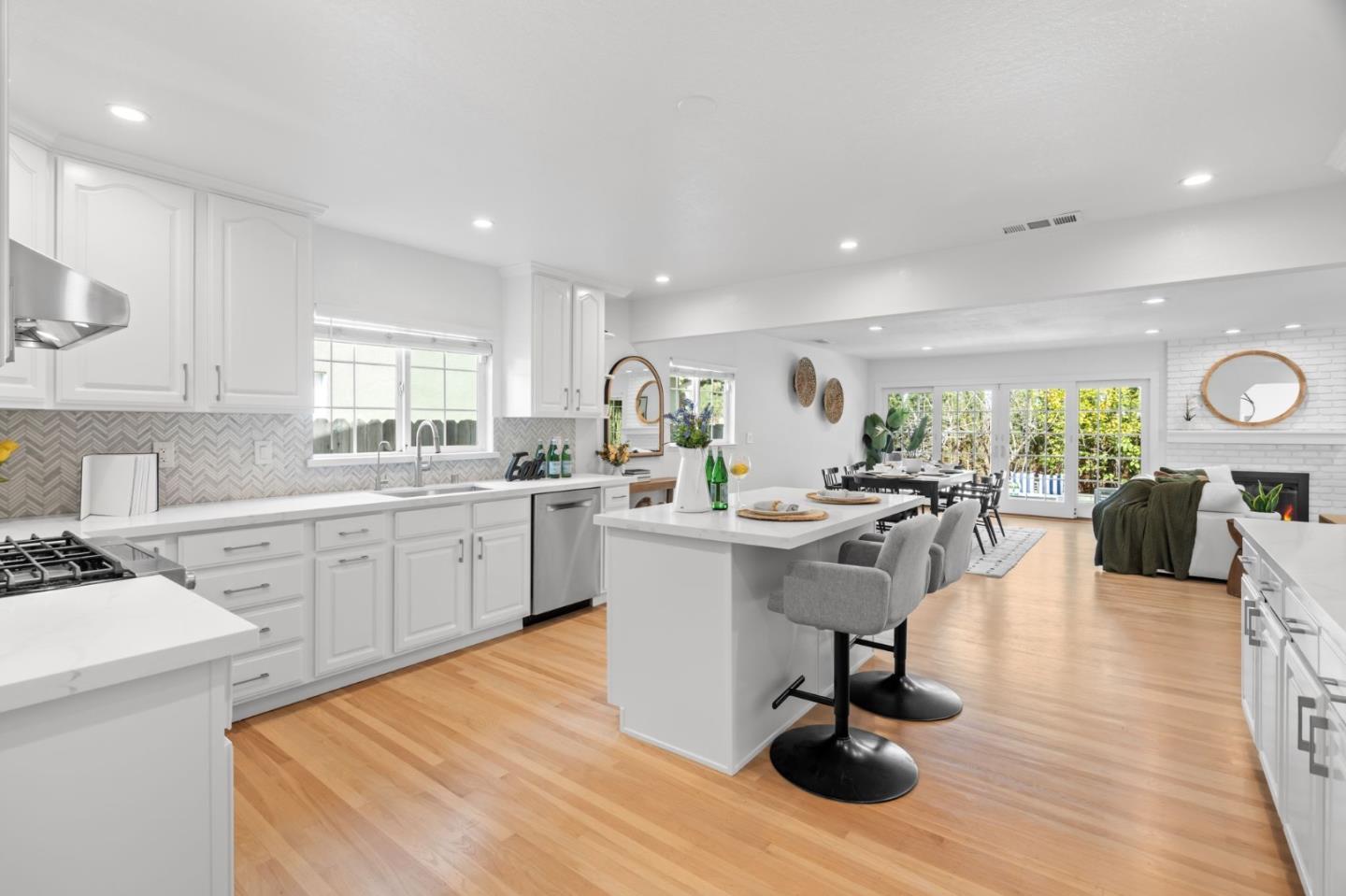 Detail Gallery Image 15 of 47 For 1002 Oaktree Dr, San Jose,  CA 95129 - 3 Beds | 2 Baths