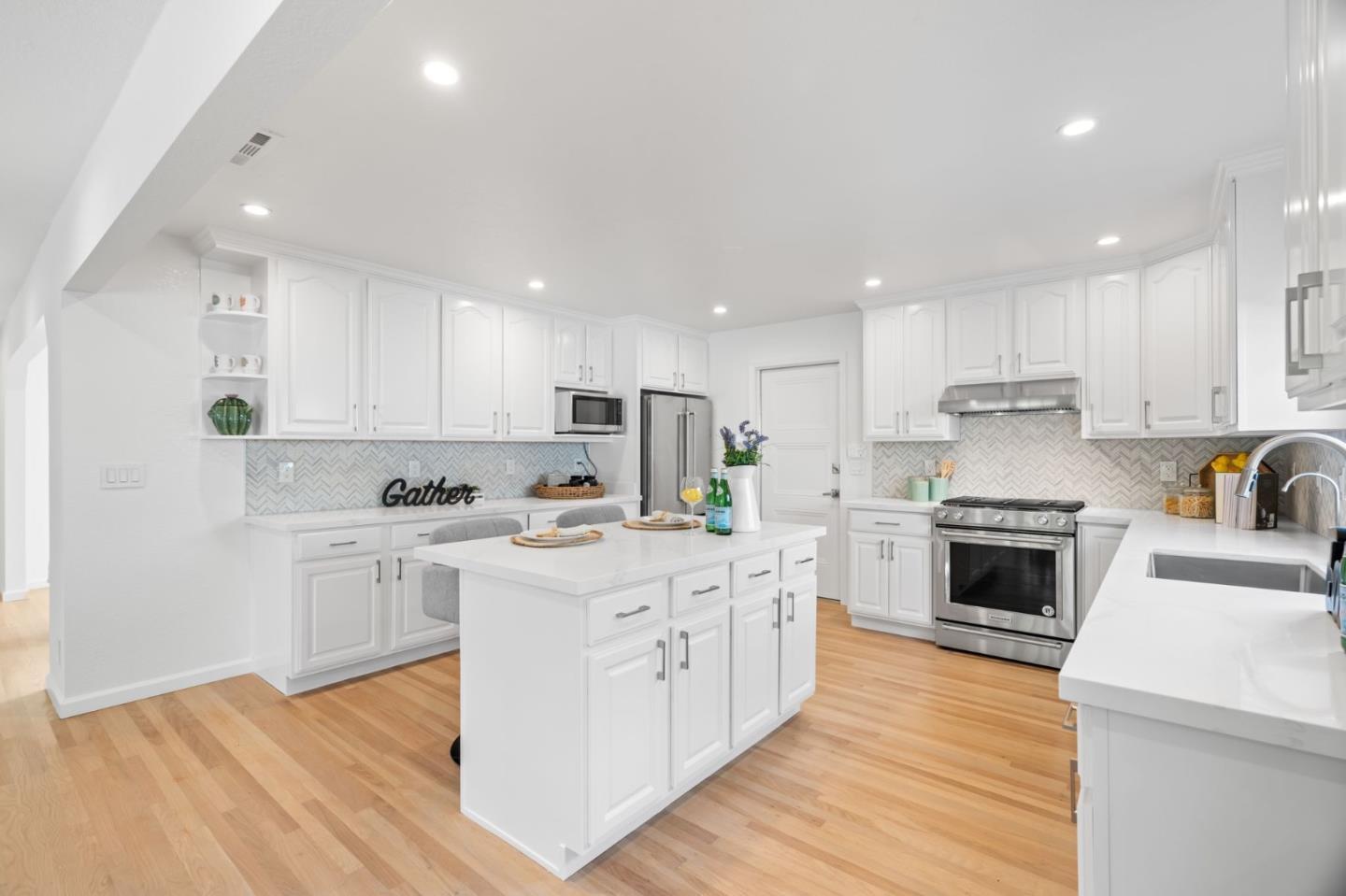 Detail Gallery Image 17 of 47 For 1002 Oaktree Dr, San Jose,  CA 95129 - 3 Beds | 2 Baths